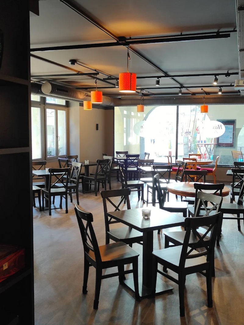 Gemütlicher Sitzbereich der Hasim's Zyt Bar