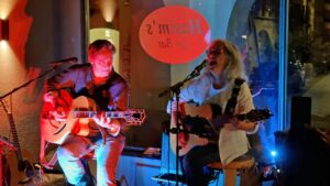 Ursula Hotz, Markus Aerni solo, Aerni, Impressionen, Markus Aerni, Live-Gig, Live-Music, Live Musik, Country, Blues, Rockabilly, Folk, Funk, Gesang, Band, Berner Bands, Rock ’n’ Roll, Hasim, Hasim’s Zyt Bar, Hasims Zyt Bar, Hasim’s Zyt-Bar, Zyt-Bar, Bern, Berner Altstadt, Rathausgasse, Konzerte in Bern, Live-Gigs in Bern, Live-Music in Bern, Live-Musik in Bern, Bar, Galerie,